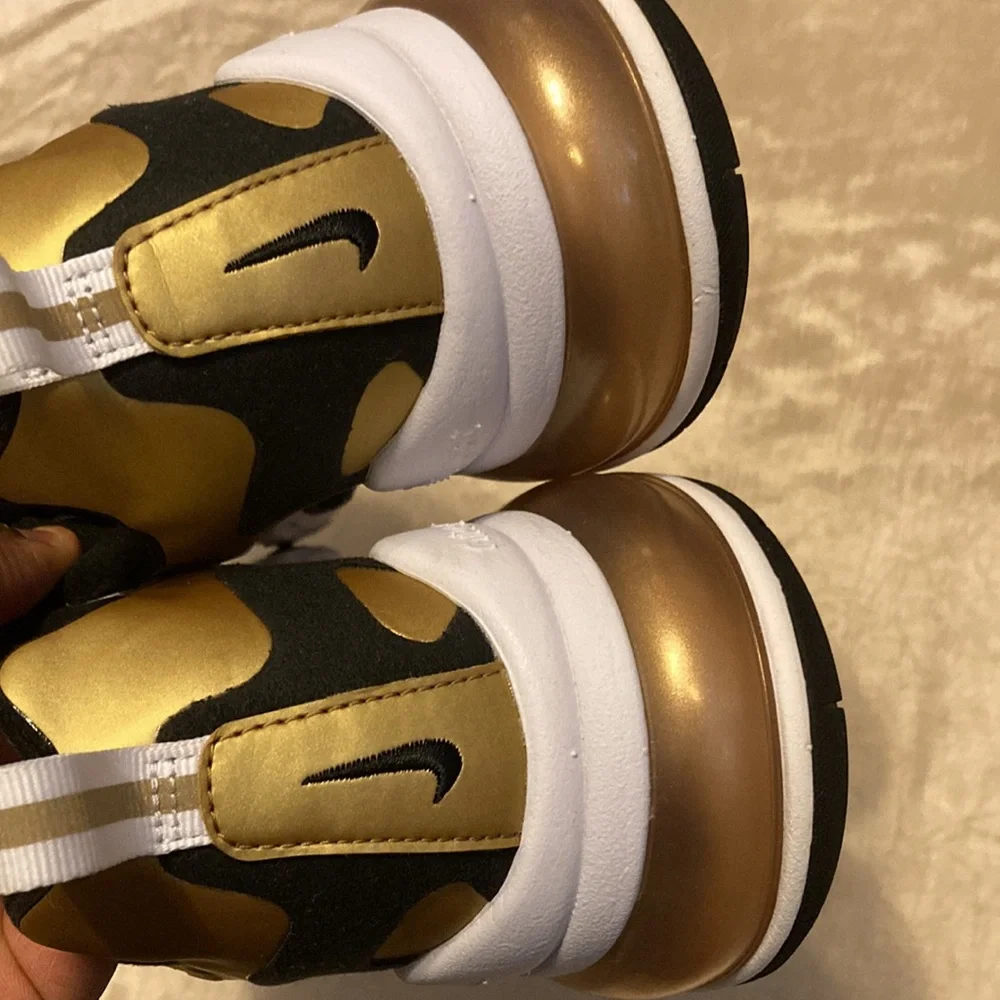 Nike Air Max 270 React | White Metallic Gold